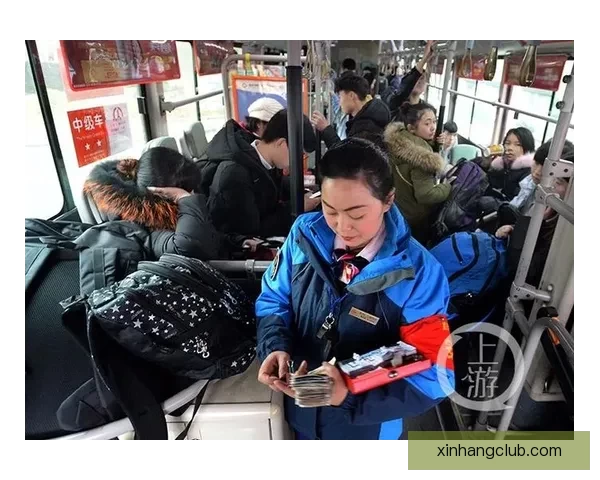 公交车上售票员用b验票免费，背后竟藏着这些惊人秘密！ 